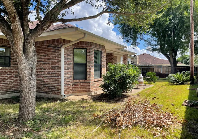 Photo 3 of Single family home for sale at 3910 Cork Dr, Houston, TX 77047 | MLS# 70510145 | Listing updated on 2026-09-11