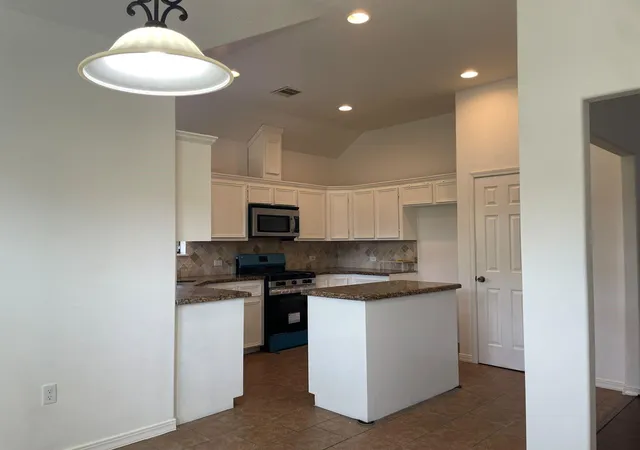 Photo 4 of Single family home for sale at 3910 Cork Dr, Houston, TX 77047 | MLS# 70510145 | Listing updated on 2026-09-11