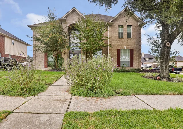 Photo 3 of Single family home for sale at 1831 Country Clb Cvs Dr, Baytown, TX 77521 | MLS# 84857368 | Listing updated on 2026-10-06