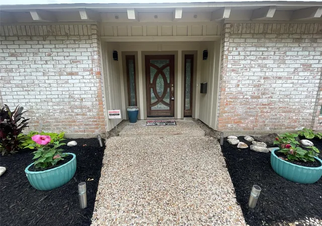 Photo 3 of Single family home for sale at 7701 Nairn St, Houston, TX 77074 | MLS# 77026691 | Listing updated on 2026-09-21