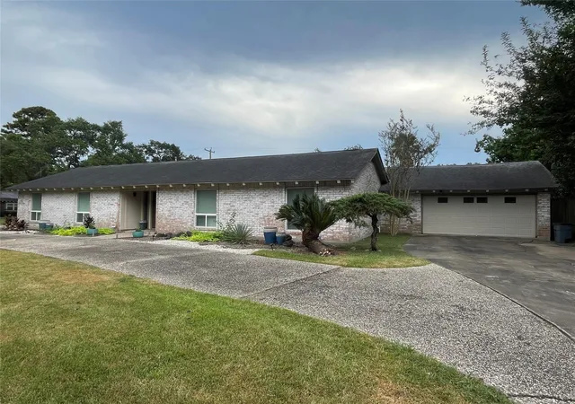 Photo 3 of Single family home for sale at 7701 Nairn St, Houston, TX 77074 | MLS# 77026691 | Listing updated on 2026-09-21