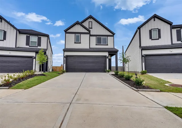 Photo 2 of Single family home for sale at 12304 Churchill Downs Dr, Houston, TX 77047 | MLS# 76760777 | Listing updated on 2026-09-11