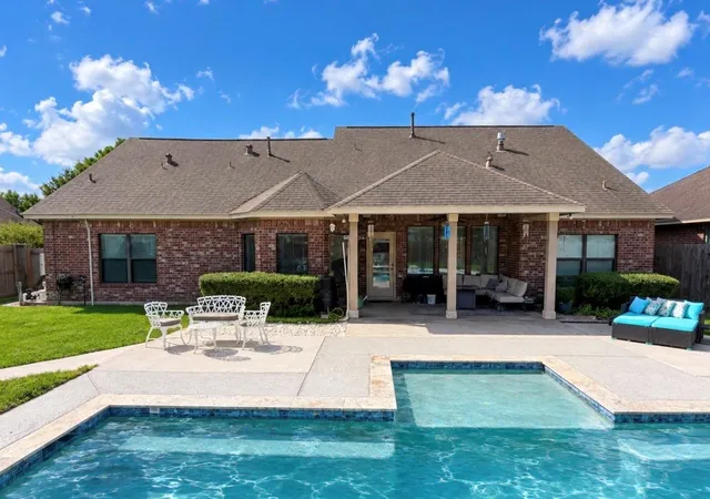 Photo 2 of Sale Pending at 1437 S Bluebonnet Ln, Angleton, TX 77515 | MLS# 34594268 | Listing updated on 2026-09-15