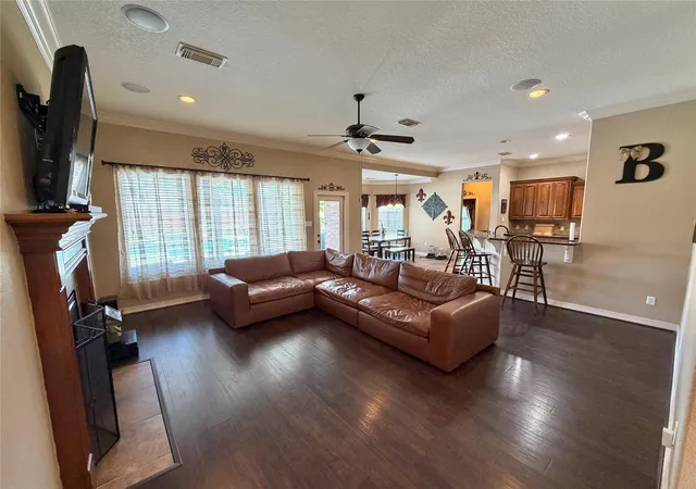 Photo 4 of Sale Pending at 1437 S Bluebonnet Ln, Angleton, TX 77515 | MLS# 34594268 | Listing updated on 2026-09-15