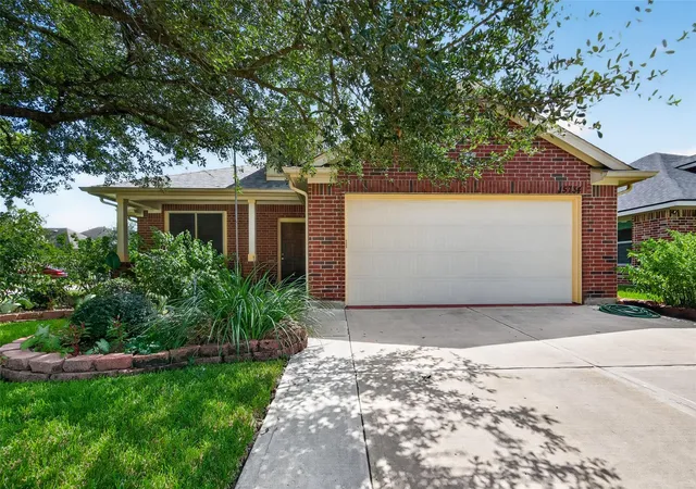 Photo 1 of Single family home for sale at 15734 Bannowsky Ln, Houston, TX 77049 | MLS# 34974880 | Listing updated on 2026-09-22