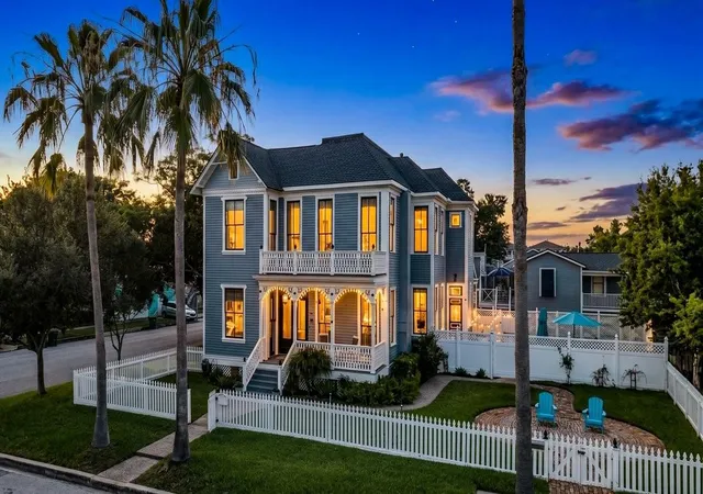 Photo 4 of Single family home for sale at 1728 Ave M, Galveston, TX 77550 | MLS# 96231770 | Listing updated on 2026-09-19