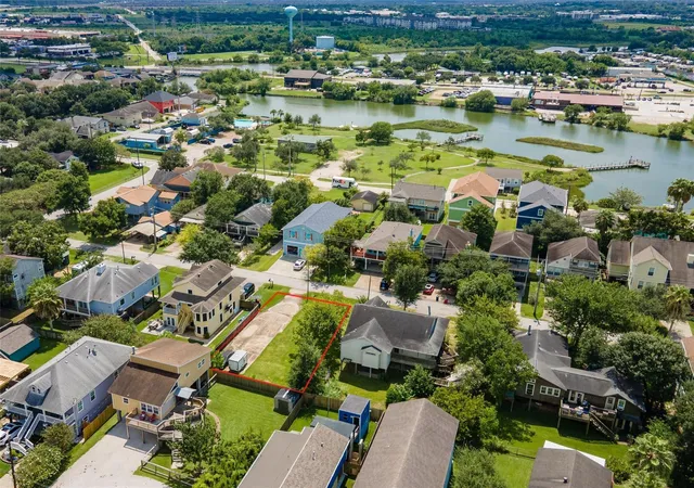 Photo 3 of Land for sale at 822 Cedar Rd, Kemah, TX 77565 | MLS# 81208290 | Listing updated on 2026-09-03