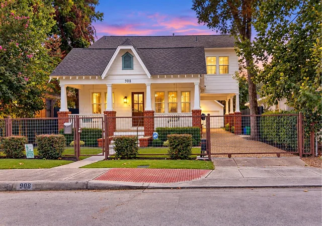 Photo 1 of Single family home for sale at 908 Tabor St, Houston, TX 77009 | MLS# 52443423 | Listing updated on 2026-10-03