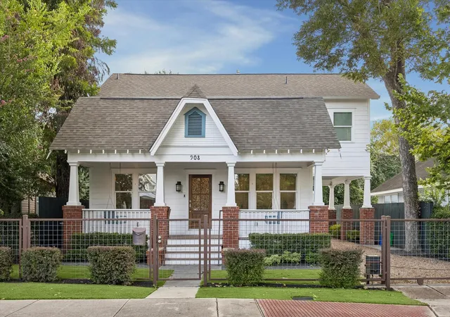 Photo 2 of Single family home for sale at 908 Tabor St, Houston, TX 77009 | MLS# 52443423 | Listing updated on 2026-10-03