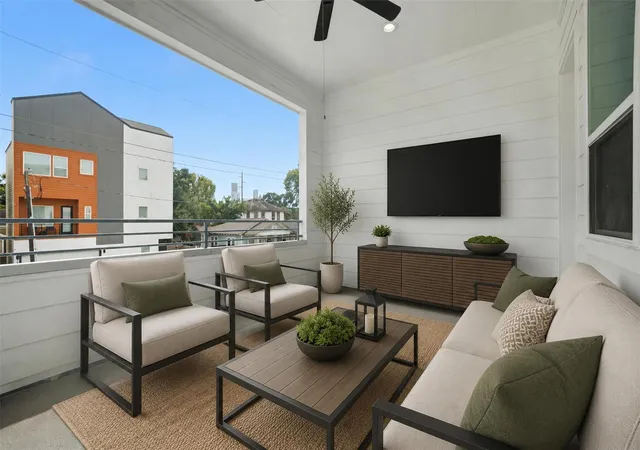 Photo 2 of Single family home for sale at 1811 Mills St, Houston, TX 77026 | MLS# 43820635 | Listing updated on 2026-09-20