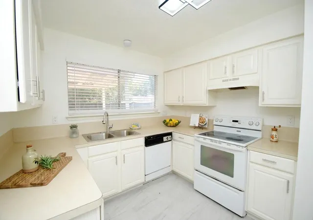 Photo 3 of Single family home for sale at 7010 Tara Dr, Richmond, TX 77469 | MLS# 17348130 | Listing updated on 2026-09-01