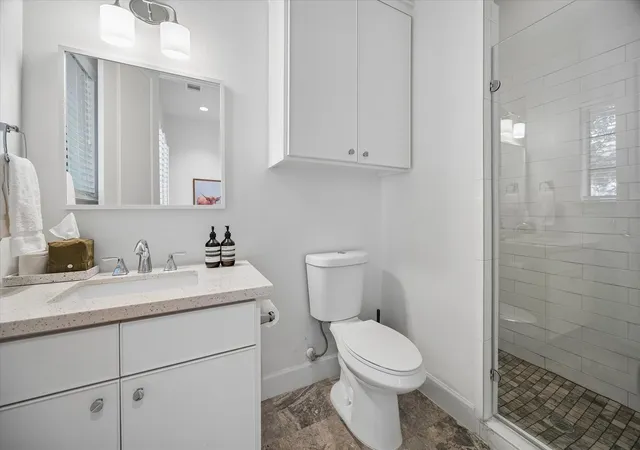 Photo 4 of Single family home for sale at 2423 Waugh Dr, Houston, TX 77006 | MLS# 44237657 | Listing updated on 2026-09-26