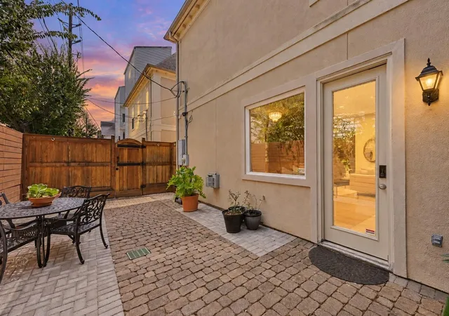 Photo 2 of Single family home for sale at 5718 Winsome Ln, Houston, TX 77057 | MLS# 87944726 | Listing updated on 2026-09-20