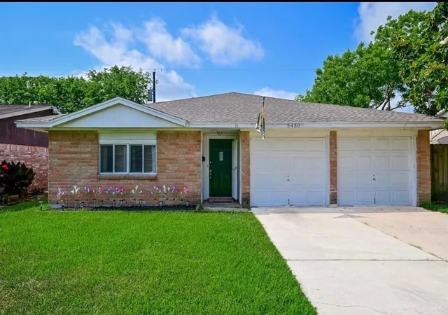 Photo 1 of Single family home for sale at 5430 Osprey Dr, Houston, TX 77048 | MLS# 17081436 | Listing updated on 2026-09-13