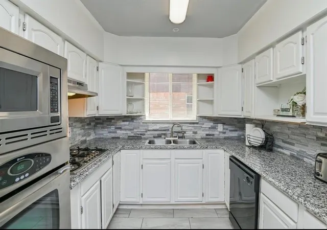Photo 4 of Single family home for sale at 5430 Osprey Dr, Houston, TX 77048 | MLS# 17081436 | Listing updated on 2026-09-13