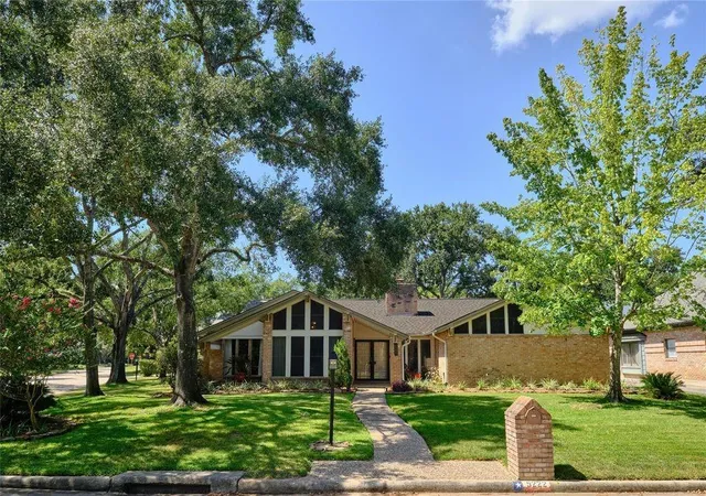 Photo 1 of Sale Pending at 5222 Westerham Pl, Houston, TX 77069 | MLS# 46859787 | Listing updated on 2026-09-18