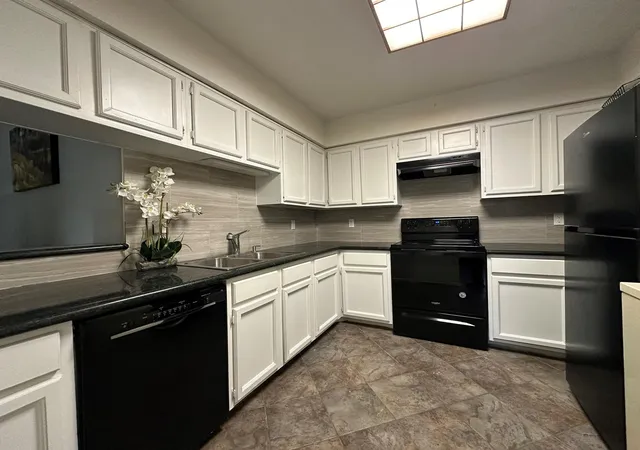 Photo 2 of Condo for sale at 8100 Cambridge St #30, Houston, TX 77054 | MLS# 11703856 | Listing updated on 2026-09-03