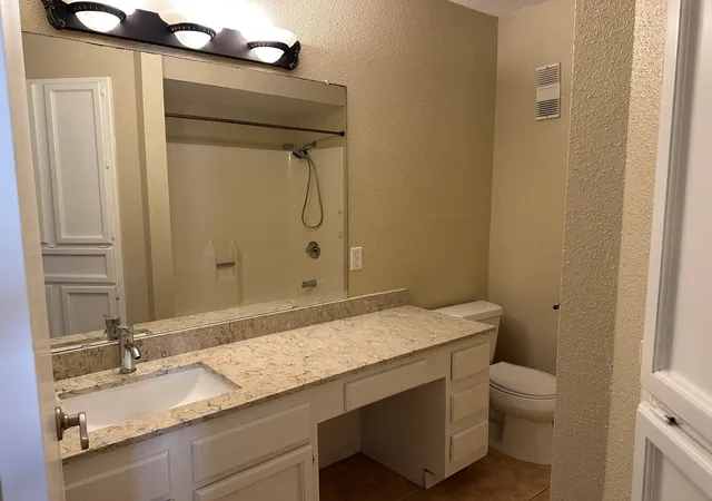 Photo 4 of Condo for sale at 8100 Cambridge St #30, Houston, TX 77054 | MLS# 11703856 | Listing updated on 2026-09-03