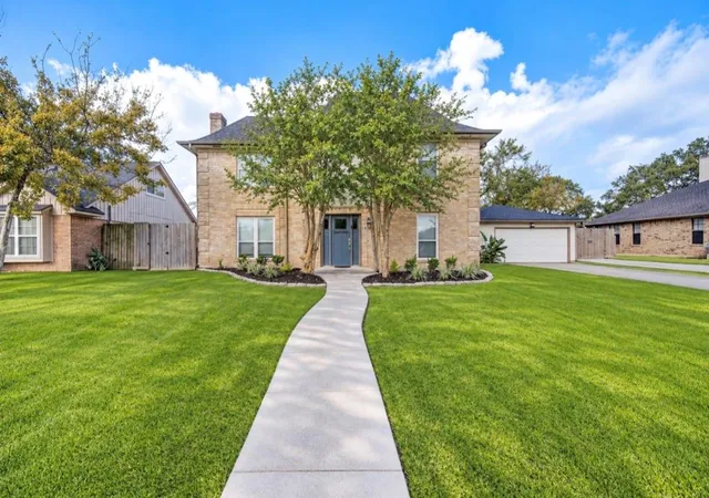 Photo 2 of Single family home for sale at 303 Old Byp Dr, Dickinson, TX 77539 | MLS# 24702765 | Listing updated on 2026-10-09