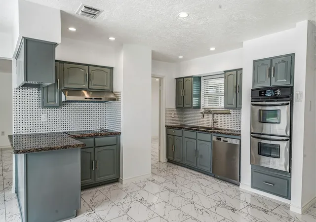 Photo 4 of Sale Pending at 9227 Vickijohn Dr, Houston, TX 77031 | MLS# 60355096 | Listing updated on 2026-10-07