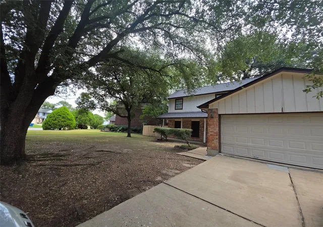 Photo 2 of Single family home for sale at 962 Sterling Green Dr S, Channelview, TX 77530 | MLS# 16641009 | Listing updated on 2026-09-20