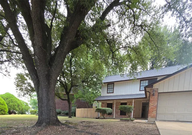Photo 3 of Single family home for sale at 962 Sterling Green Dr S, Channelview, TX 77530 | MLS# 16641009 | Listing updated on 2026-09-20