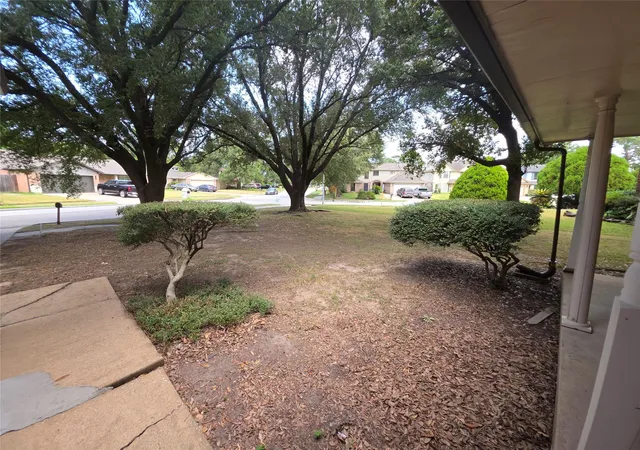 Photo 4 of Single family home for sale at 962 Sterling Green Dr S, Channelview, TX 77530 | MLS# 16641009 | Listing updated on 2026-09-20