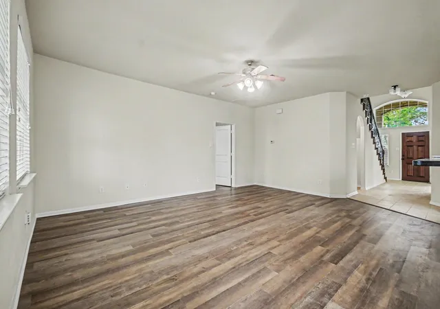 Photo 4 of Single family home for sale at 1439 Barras St, Alvin, TX 77511 | MLS# 37360915 | Listing updated on 2026-09-13