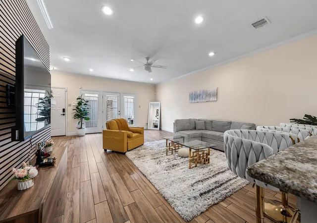Condo for sale at 660 Wilcrest Dr #660, Houston, TX 77042 | MLS# 41490361