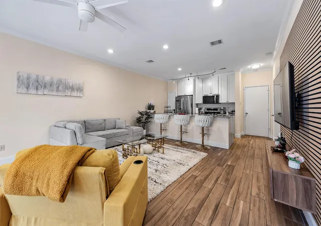Photo 3 of Condo for sale at 660 Wilcrest Dr #660, Houston, TX 77042 | MLS# 41490361 | Listing updated on 2026-09-22