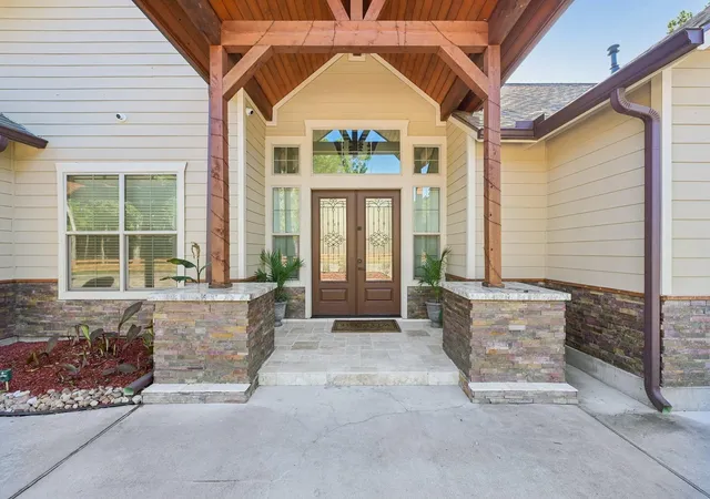 Photo 3 of Single family home for sale at 33135 Willow Bnd Rd, Waller, TX 77484 | MLS# 54250840 | Listing updated on 2026-09-25