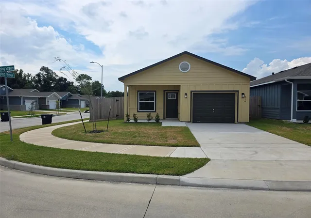 Photo 1 of Single family home for sale at 210 Dipping Strm St, Houston, TX 77076 | MLS# 30375550 | Listing updated on 2026-09-12