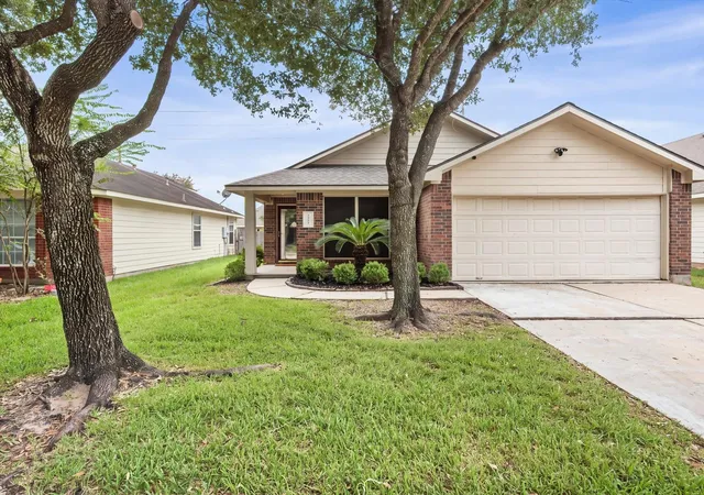 Photo 3 of Sale Pending at 21639 Falvel Lake Dr, Spring, TX 77388 | MLS# 6663599 | Listing updated on 2026-09-17