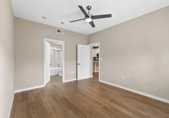 Photo 3 of Condo for sale at 2400 Mccue Rd #312, Houston, TX 77056 | MLS# 9664096 | Listing updated on 2026-09-08