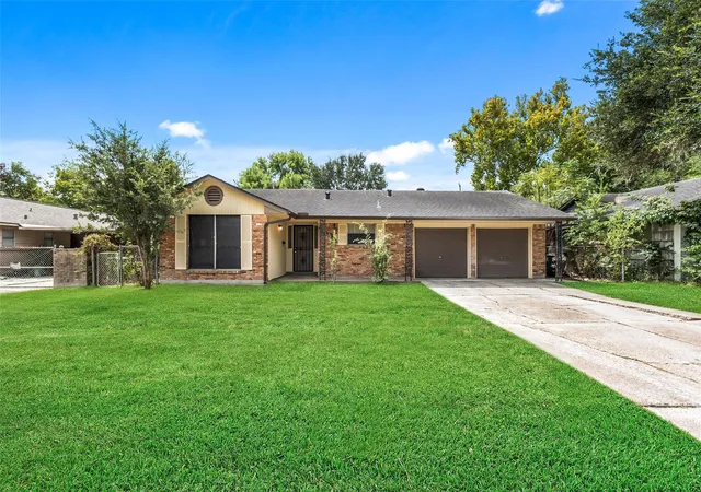 Photo 2 of Single family home for sale at 6003 Heatherbrook Dr, Houston, TX 77085 | MLS# 26505389 | Listing updated on 2026-09-04