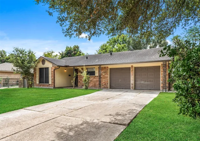 Photo 3 of Single family home for sale at 6003 Heatherbrook Dr, Houston, TX 77085 | MLS# 26505389 | Listing updated on 2026-09-04
