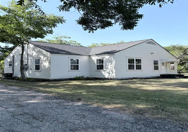 Photo 1 of Single family home for sale at 723 E Blackshear St, Navasota, TX 77868 | MLS# 35985651 | Listing updated on 2026-09-24