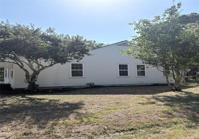 Photo 3 of Single family home for sale at 723 E Blackshear St, Navasota, TX 77868 | MLS# 35985651 | Listing updated on 2026-09-24