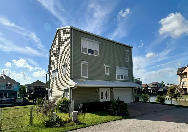 Single family home for sale at 7 S Skimmer St, La Marque, TX 77568 | MLS# 39084034