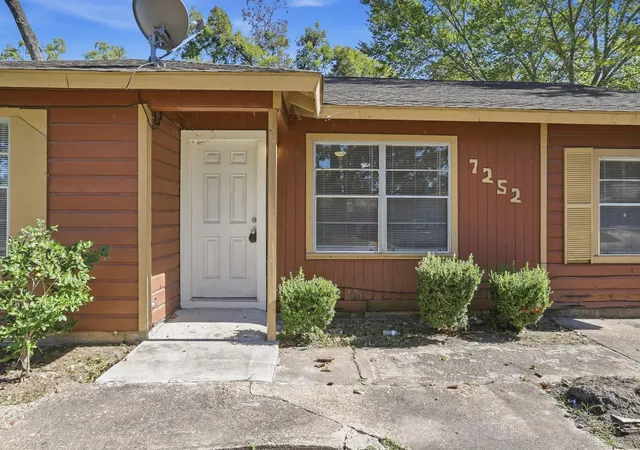 Photo 3 of Single family home for sale at 7252 Yoe St, Houston, TX 77016 | MLS# 11470257 | Listing updated on 2026-09-22