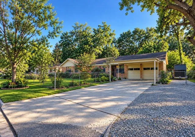 Photo 1 of Single family home for sale at 1505 Adams St, Baytown, TX 77520 | MLS# 9899428 | Listing updated on 2026-10-07