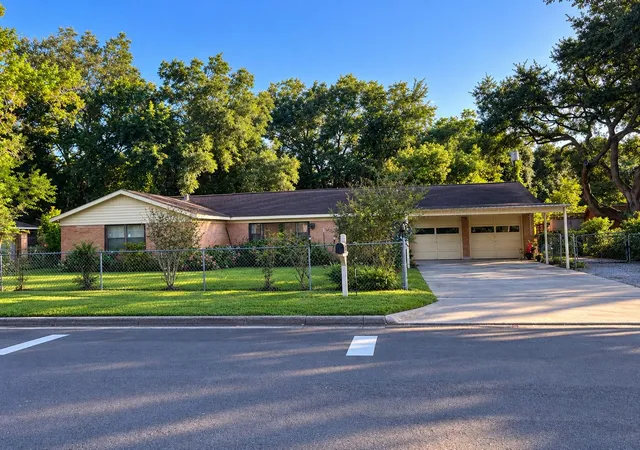 Photo 3 of Single family home for sale at 1505 Adams St, Baytown, TX 77520 | MLS# 9899428 | Listing updated on 2026-10-07