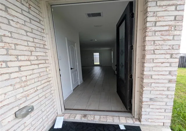 Photo 3 of Single family home for sale at 1301 Green Jay Ln, La Marque, TX 77568 | MLS# 94373594 | Listing updated on 2026-10-09