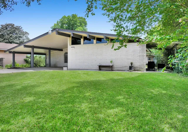 Photo 1 of Single family home for sale at 3215 Callaway Dr, Nederland, TX 77627 | MLS# 80064026 | Listing updated on 2026-09-18