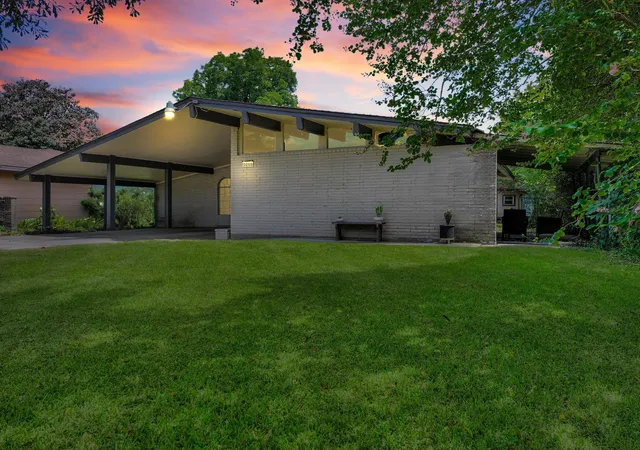 Photo 2 of Single family home for sale at 3215 Callaway Dr, Nederland, TX 77627 | MLS# 80064026 | Listing updated on 2026-09-18