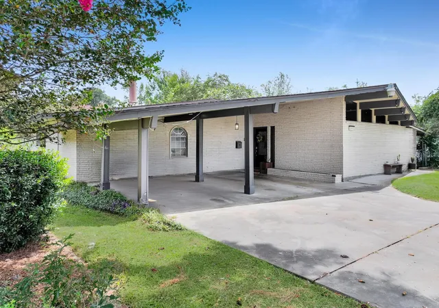 Photo 3 of Single family home for sale at 3215 Callaway Dr, Nederland, TX 77627 | MLS# 80064026 | Listing updated on 2026-09-18
