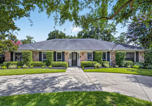 Photo 1 of Single family home for sale at 10118 Briar Forest Dr, Houston, TX 77042 | MLS# 88257312 | Listing updated on 2026-09-20