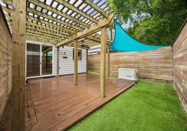 Photo 2 of Single family home for sale at 1609 Saint Charles St #B, Houston, TX 77003 | MLS# 10013896 | Listing updated on 2026-10-09