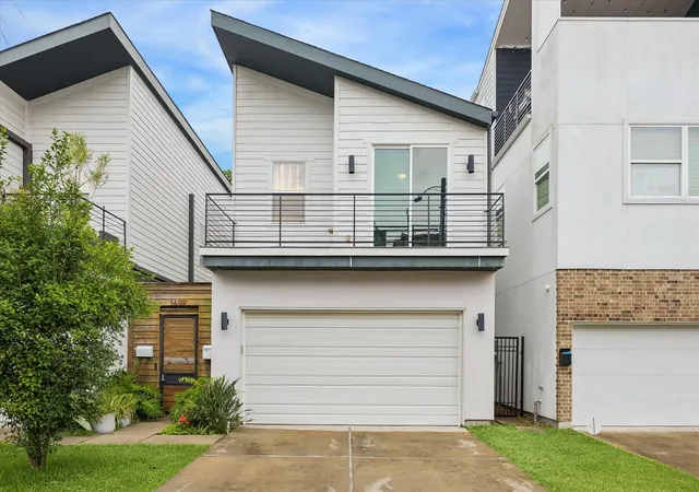 Photo 40 of Single family home for sale at 1609 Saint Charles St #B, Houston, TX 77003 | MLS# 10013896 | Listing updated on 2026-10-09