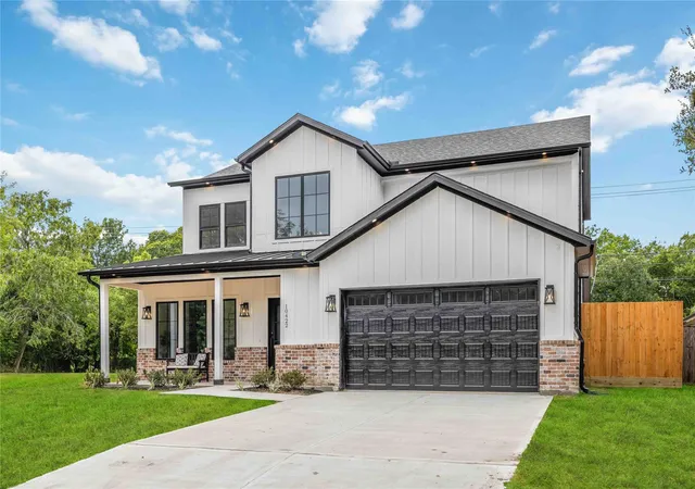 Photo 3 of Single family home for sale at 10422 Bassoon Dr, Houston, TX 77025 | MLS# 69944305 | Listing updated on 2026-09-12